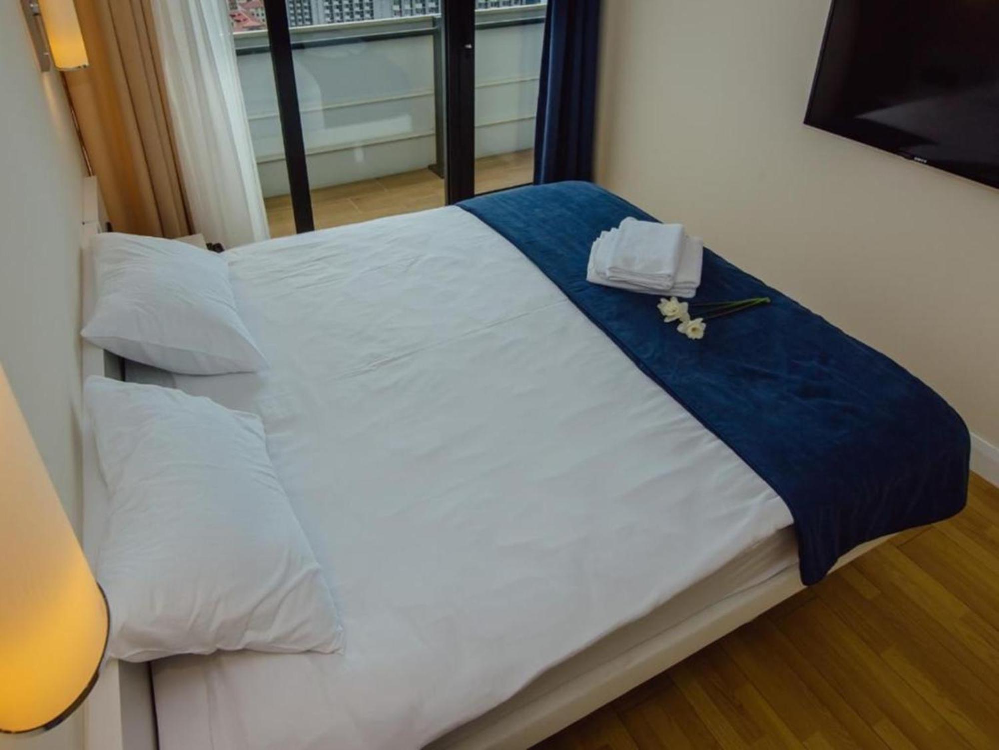 Orbi City Twin Towers Apartment Batumi Bagian luar foto