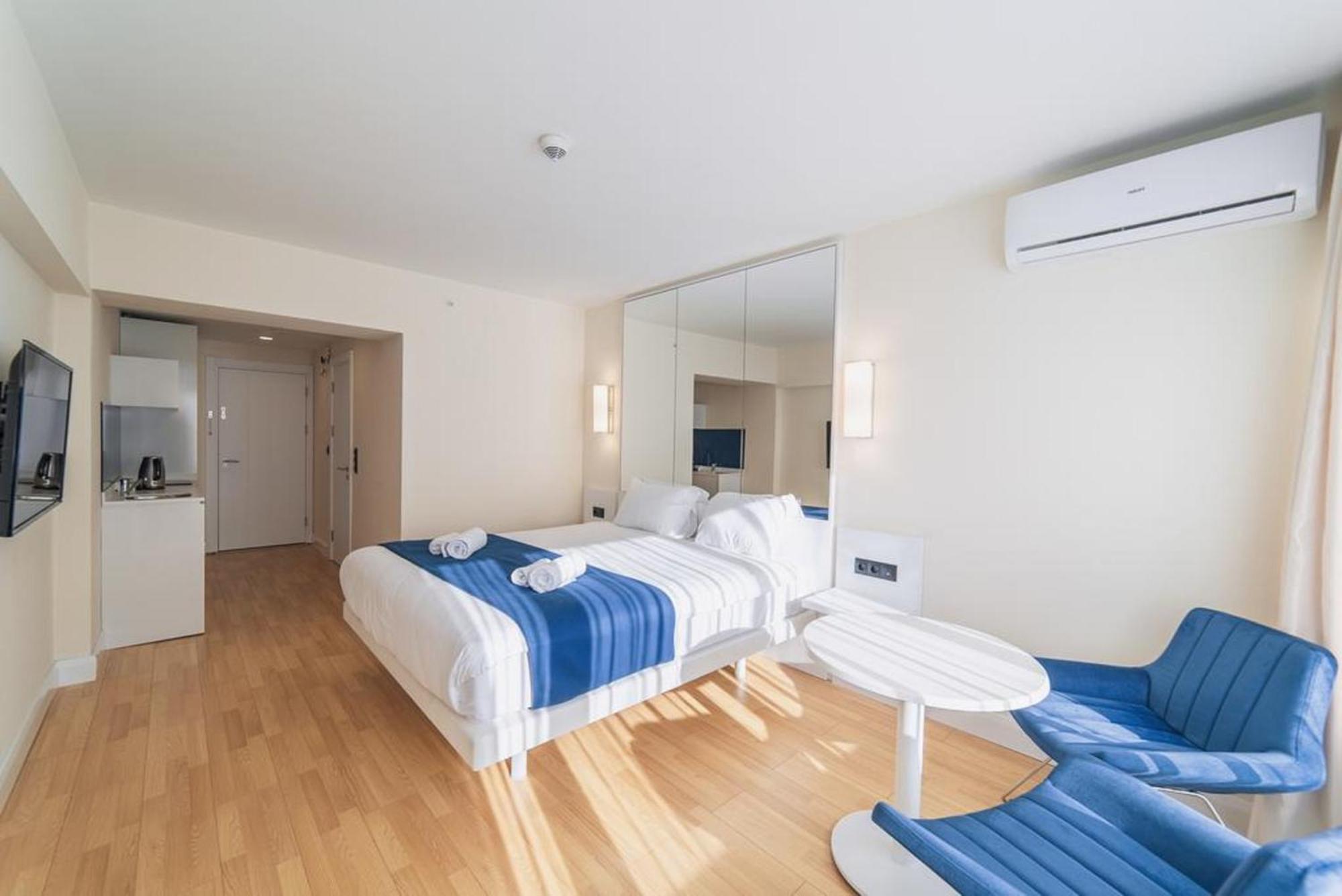 Orbi City Twin Towers Apartment Batumi Bagian luar foto