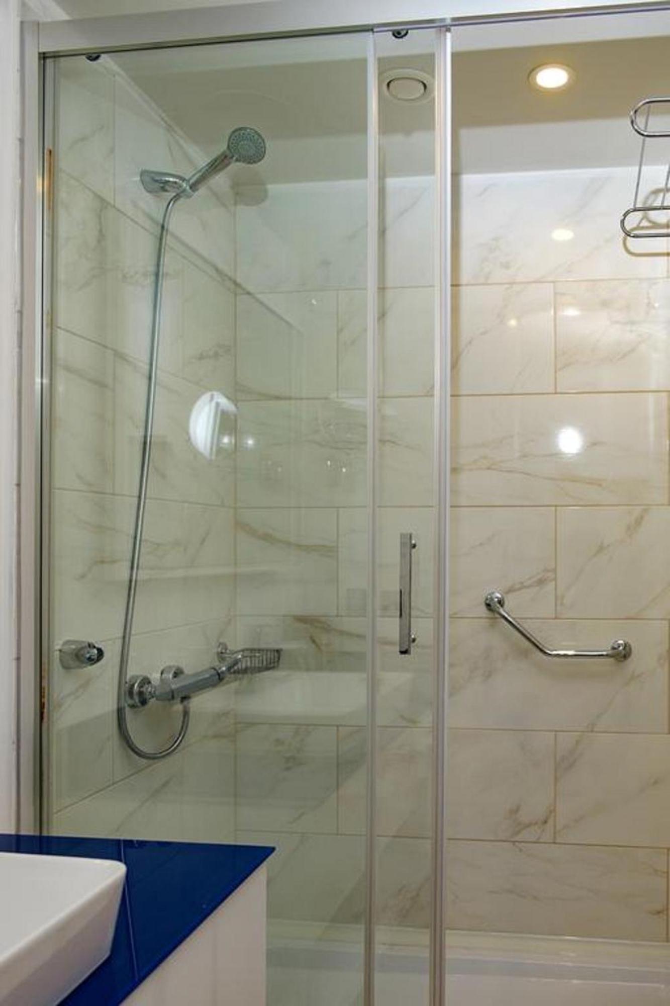 Orbi City Twin Towers Apartment Batumi Bagian luar foto