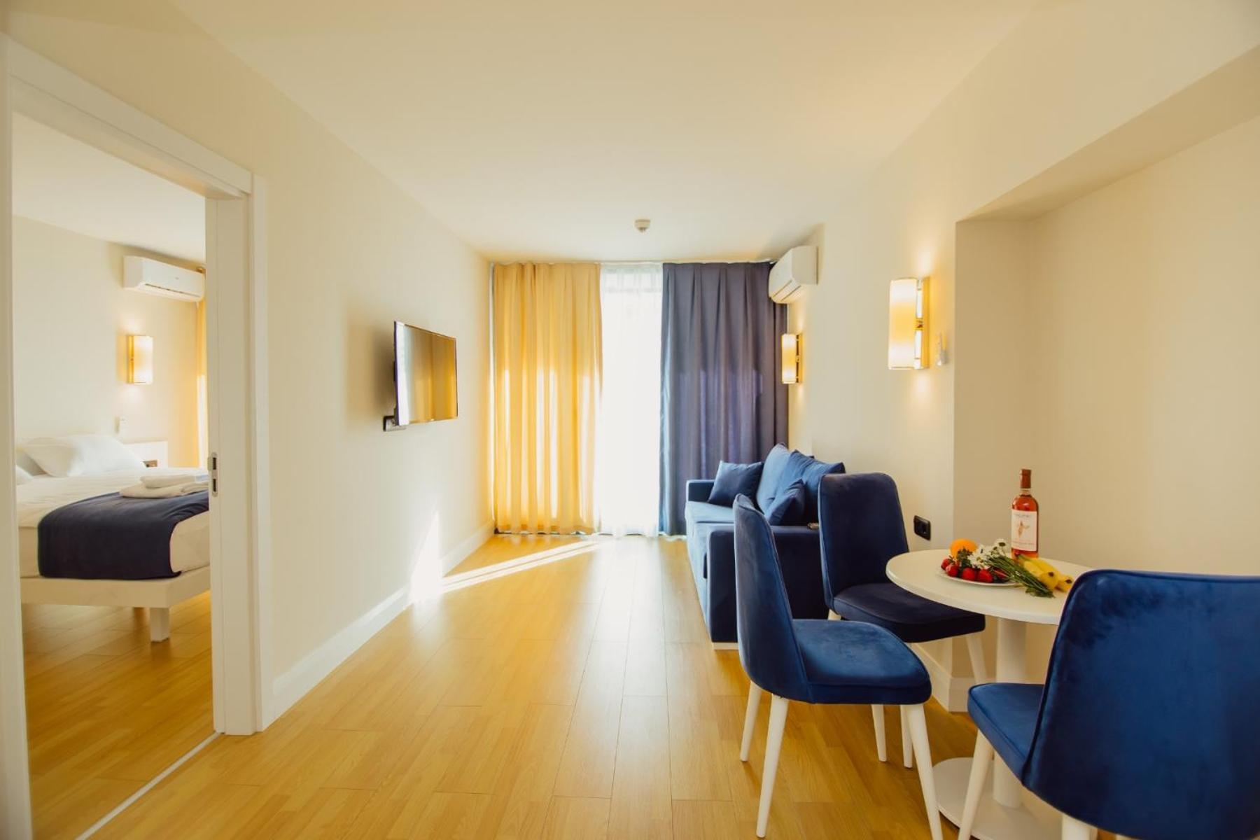 Orbi City Twin Towers Apartment Batumi Bagian luar foto