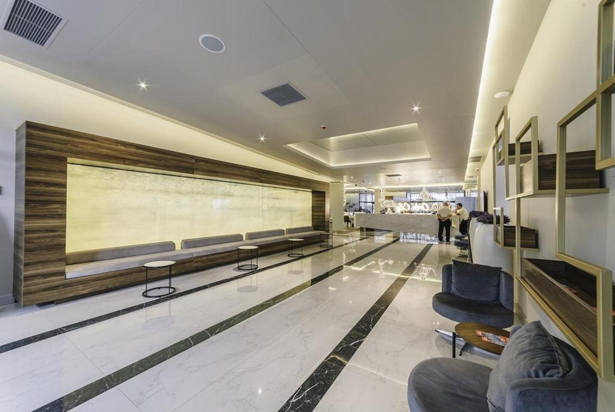 Orbi City Twin Towers Apartment Batumi Bagian luar foto