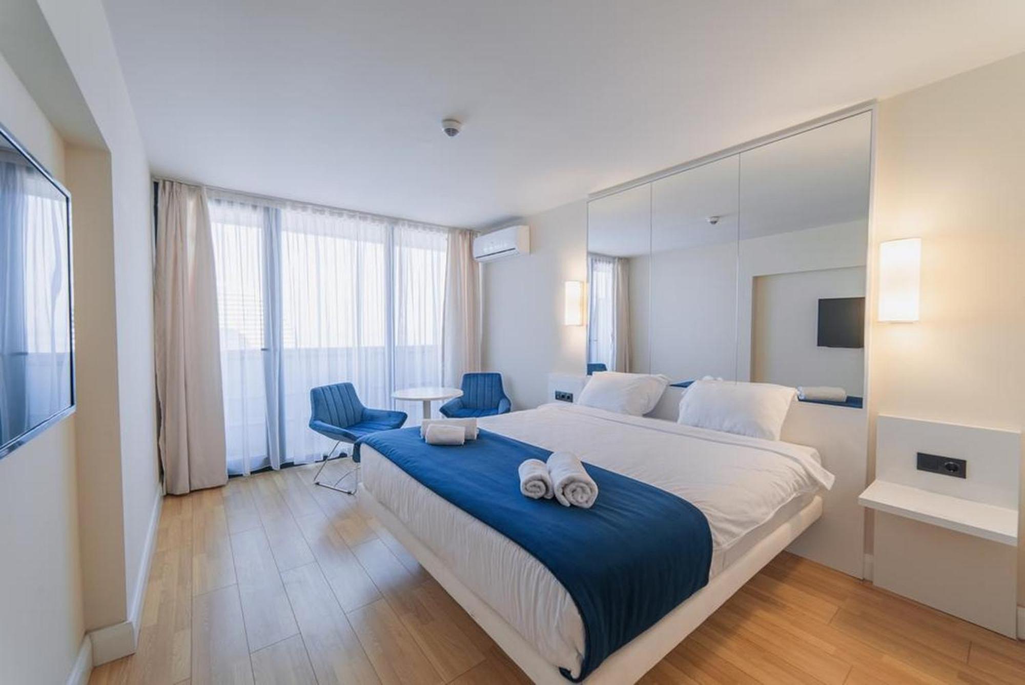 Orbi City Twin Towers Apartment Batumi Bagian luar foto